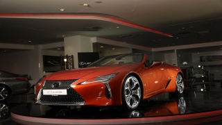 Lexus, üstü açılan otomobili ”Lexus LC 500 Convertible”ı Türkiye’de satışa sundu
