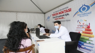 Sultangazi Belediyesi, LGS tercih sürecinde gençlere yardım ediyor