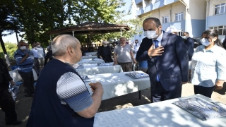 Edirne Valisi Ekrem Canalp, huzurevindeki yaşlıların bayramını kutladı