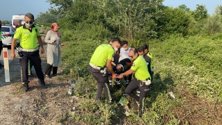 Anadolu Otoyolu’nda devrilen otomobildeki 3 kişi yaralandı