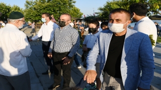 AK Parti Grup Başkanvekili Turan, bayram namazını Lapseki’de kıldı: