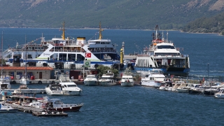 Çanakkale’deki feribot iskelelerinde tatilcilerin dönüş yoğunluğu erken başladı