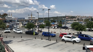 Çanakkale’deki feribot iskelelerinde tatilcilerin dönüş yolculuğu sürüyor