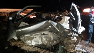 Bursa’da tırın dorsesinden düşen demir balyalarına çarpan otomobilin sürücüsü öldü