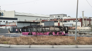 Başakşehir’de seyir halindeki özel halk otobüsünde çıkan yangın söndürüldü