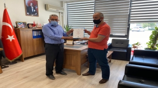 Bursa’da kamyonetin çarpması sonucu hayatını kaybeden genç kızın diplomasını babası aldı