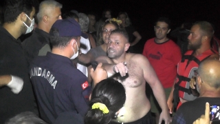Sakarya’da 8 saat kaldığı denizde gücü tükendiği için karaya çıkamayan kişi kurtarıldı