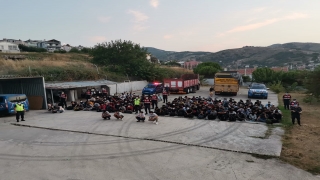 Balıkesir’de yurda yasa dışı giren 180 yabancı uyruklu kamyon kasalarında yakalandı