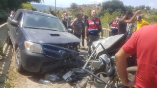 Balıkesir’de kamyonetle otomobilin çarpışması sonucu 5 kişi yaralandı