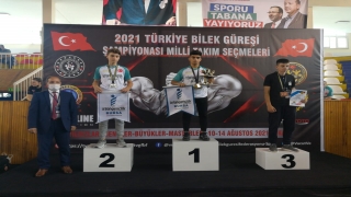 Bursa İrfan Gençlik Spor ve İzcilik Kulübü, Tokat’taki bilek güreşi şampiyonasından derecelerle döndü