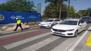 Edirne’de yaya geçidinde otomobilin çarptığı 2 kişi yaralandı