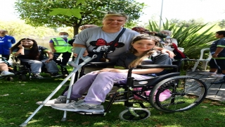 Bahçelievler Belediyesi tekerlekli sandalyesi çalınan engelli sporcuya sürpriz yaptı 