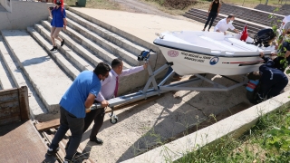MEB’in ArGe merkezinde meslek liseli öğrencilerin yaptığı tekne suya indirildi
