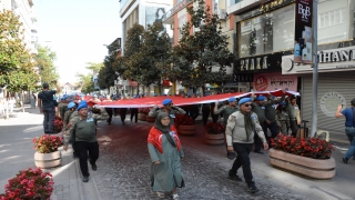 Asker arkadaşlarının kurduğu ”Gökyüzü Kartalları Grubu”, Balıkesir’de şehitler için yürüdü