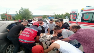 Sakarya’da iki otomobilin çarpışması sonucu 4 kişi yaralandı