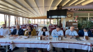 AK Parti Edirne Milletvekili Aksal ve İl Başkanı İba, Uzunköprü’de muhtarlarla bir araya geldi