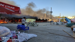 Edirne’de pazar yerinde çıkan yangında 9 baraka kullanılamaz hale geldi