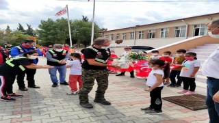 Balıkesir’de motosiklet kulübü üyelerinden okullara kitap bağışı kampanyası