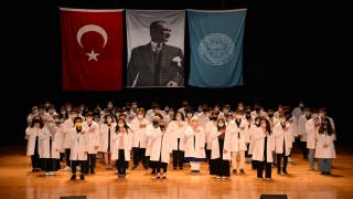 BUÜ Diş Hekimliği Fakültesinde yeni akademik yıl törenle başladı