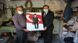 Çanakkale’de ”yılın esnafı” Bayramiçli saraç Ruşen Şahin ödüllendirildi