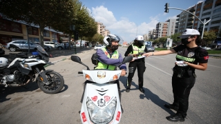 Bursa’da polis ekipleri motosiklet sürücülerini denetledi