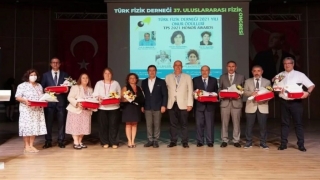TÜ Öğretim üyesi Prof. Dr. Serap Şentürk Dalgıç’a onur ödülü verildi