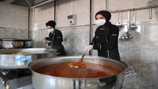 Taşımalı eğitim gören öğrencilerin yemeği meslek liselerinden