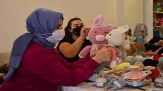 Sakarya’da girişimci kadınların el emeği örgü bebekleri çocukların yüzünü güldürüyor