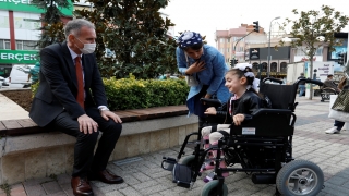 İnegöl’de toplanan mavi plastik kapaklar 5 engelli vatandaşa umut oldu