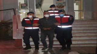Balkonda oturan komşusunu av tüfeğiyle öldüren zanlı tutuklandı