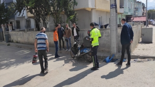Otomobil ile motosikletin çarpışma anı kamerada