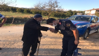Jandarma Dünya Yaşlılar Günü münasebetiyle yaşlıları ziyaret etti