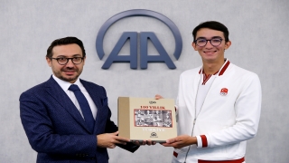 Olimpiyat şampiyonu Mete Gazoz, AA Genel Müdürü Karagöz’ü ziyaret etti 