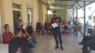 Osmaneli’nde mobil ekiplerin aşı ve bilgilendirme çalışmalarına jandarmadan destek