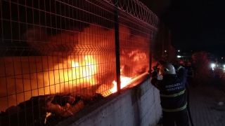 Kocaeli’de park halindeki panelvan yandı