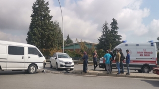 Kocaeli’de panelvanla çarpışan otomobilin sürücüsü yaralandı