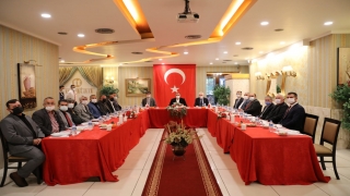 Sakarya Valisi Kaldırım muhtarlarla yemekte buluştu