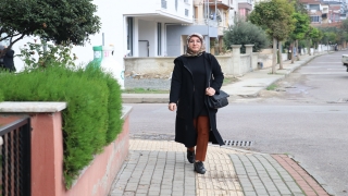 Kadın muhtar vefat eden babasının yerine devraldığı mührü 3 dönemdir taşıyor