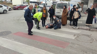 Bursa’da geri manevra yapan hafif ticari aracın çarptığı yaşlı adam yaralandı