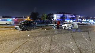 Bursa’da 2 otomobilin çarpıştığı kazada 1 kişi yaralandı 