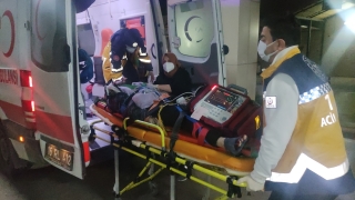 Bursa’da kaldırıma çarpan motosiklet sürücüsü hastanede yoğun bakıma alındı