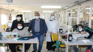 Akademisyen ve öğrencilerin cübbeleri Ferizli MYO’da dikiliyor