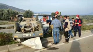 Balıkesir’de refüje çarparak ters dönen otomobilin sürücüsü yaralandı