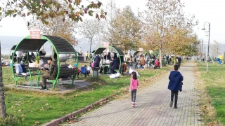 Güneşli havayı fırsat bilenler Sapanca’da yoğunluk oluşturdu