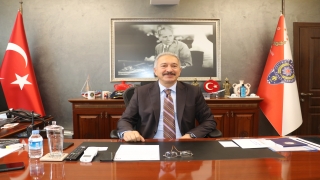 Yalova’da minibüste unutulan parayı bulan polislere başarı belgesi