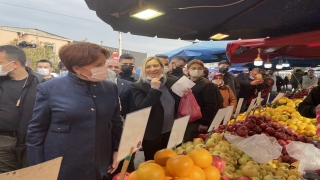 İYİ Parti Genel Başkanı Akşener, Sakarya’da pazar esnafını ziyaret etti