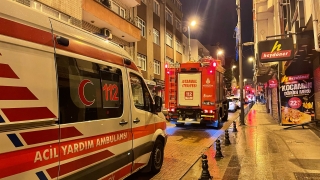 Bayrampaşa’da evcil hayvan mağazasında çıkan yangın söndürüldü