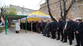 İstanbul’da balkondan düşerek yaşamını yitiren doktorun cenazesi Tekirdağ’da toprağa verildi