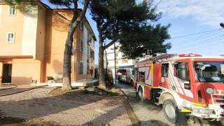 Darıca’da apartman çatısı yangında hasar gördü