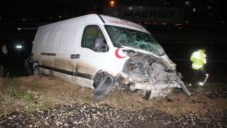 Çerkezköy’de ata çarpan minibüsün sürücüsü yaralandı